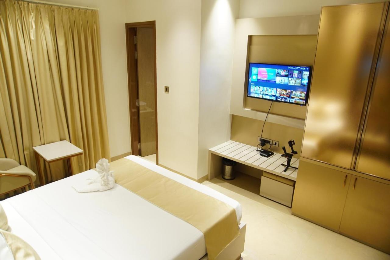 Hotel Red Orchid Kanpur Esterno foto
