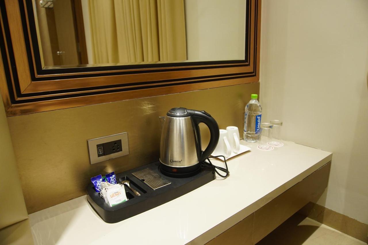 Hotel Red Orchid Kanpur Esterno foto