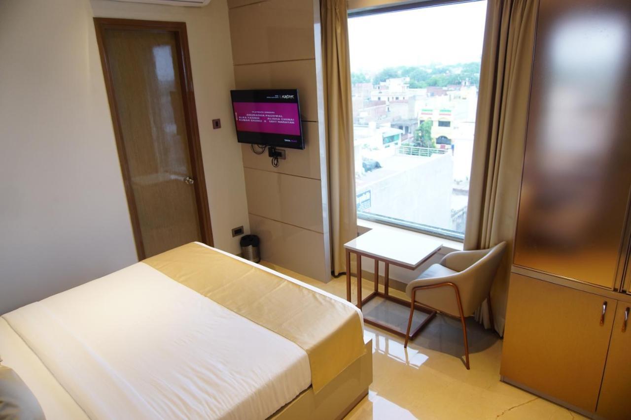 Hotel Red Orchid Kanpur Esterno foto
