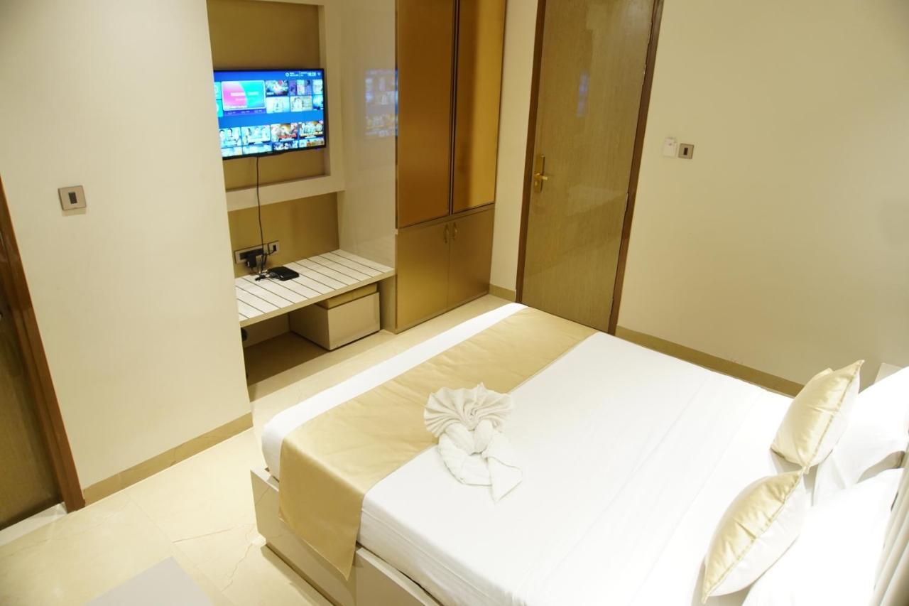 Hotel Red Orchid Kanpur Esterno foto