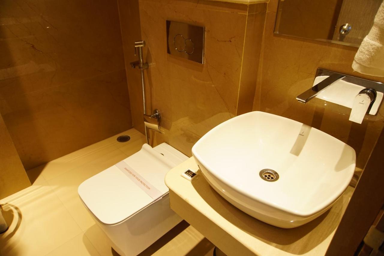 Hotel Red Orchid Kanpur Esterno foto