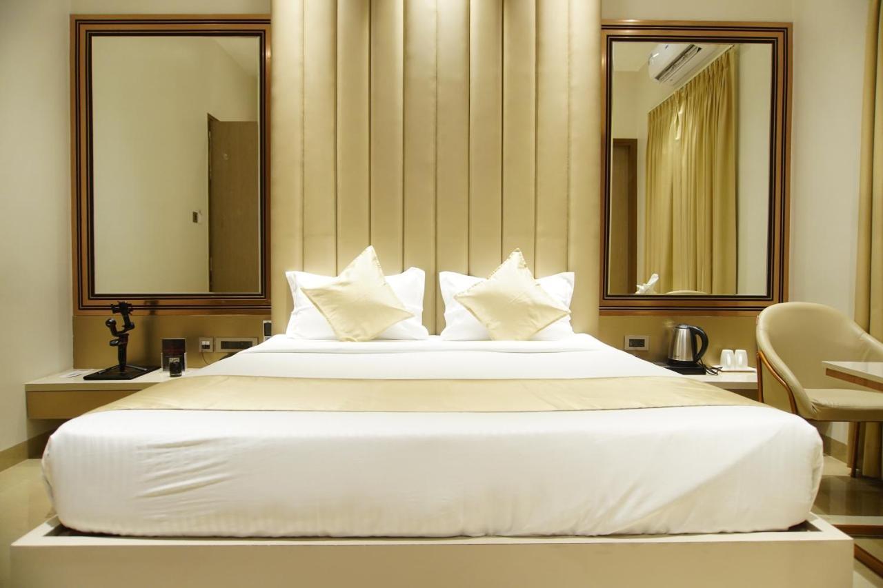 Hotel Red Orchid Kanpur Esterno foto