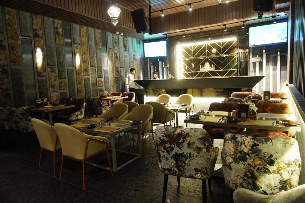 Hotel Red Orchid Kanpur Esterno foto