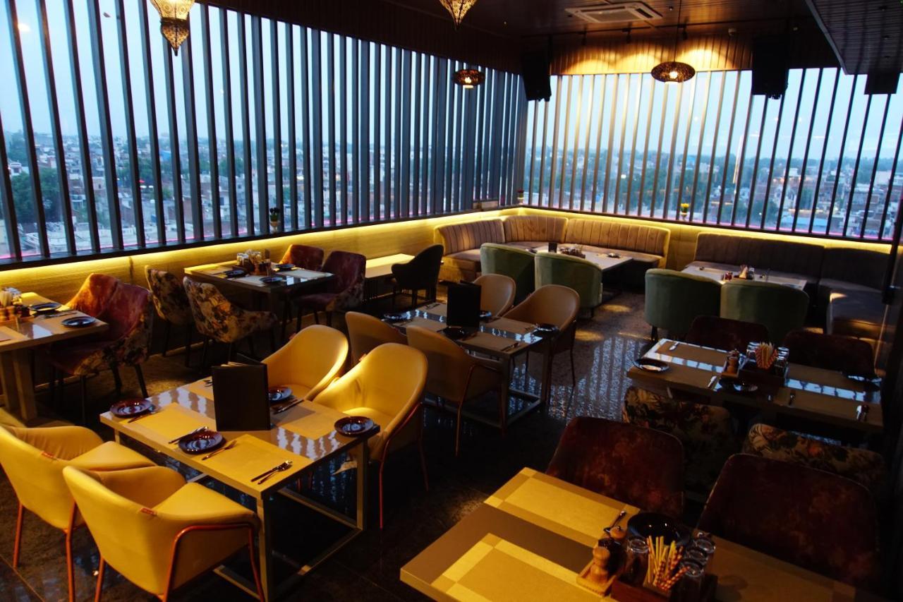 Hotel Red Orchid Kanpur Esterno foto